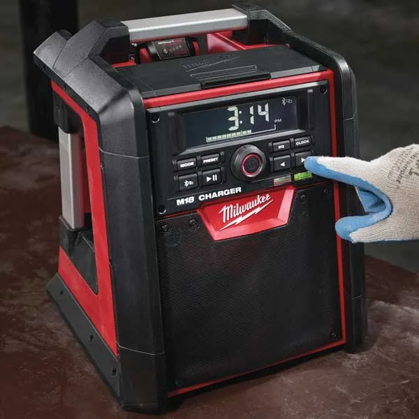 Radio in zvočniki za delovišče