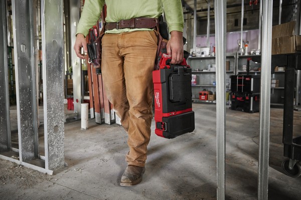 Prostorska PackOut svetilka M12 POAL in polnilec - slika 6