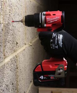 Milwaukee črne delovne rokavice pri raznovrstnih opravilih